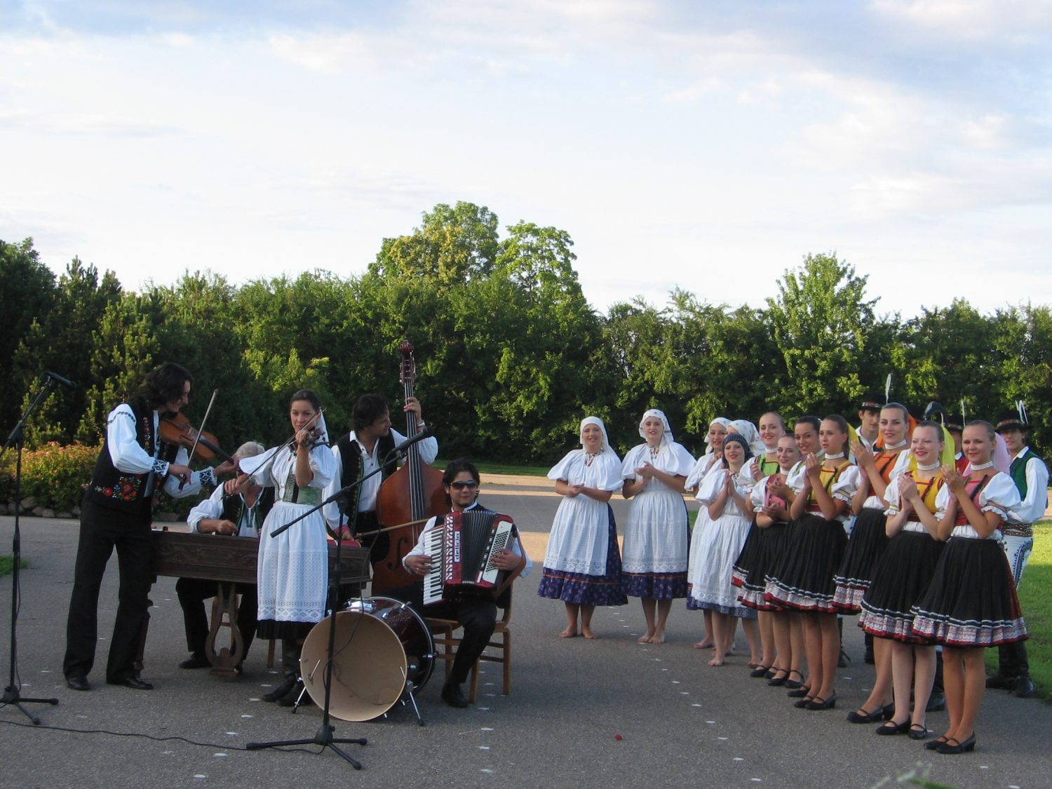 Folkloras festivāls «Milzkalne 2008» izskanējis