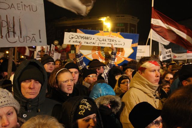 Protesta akcija pārauga grautiņā /Papildināts ar fotoattēliem un video/