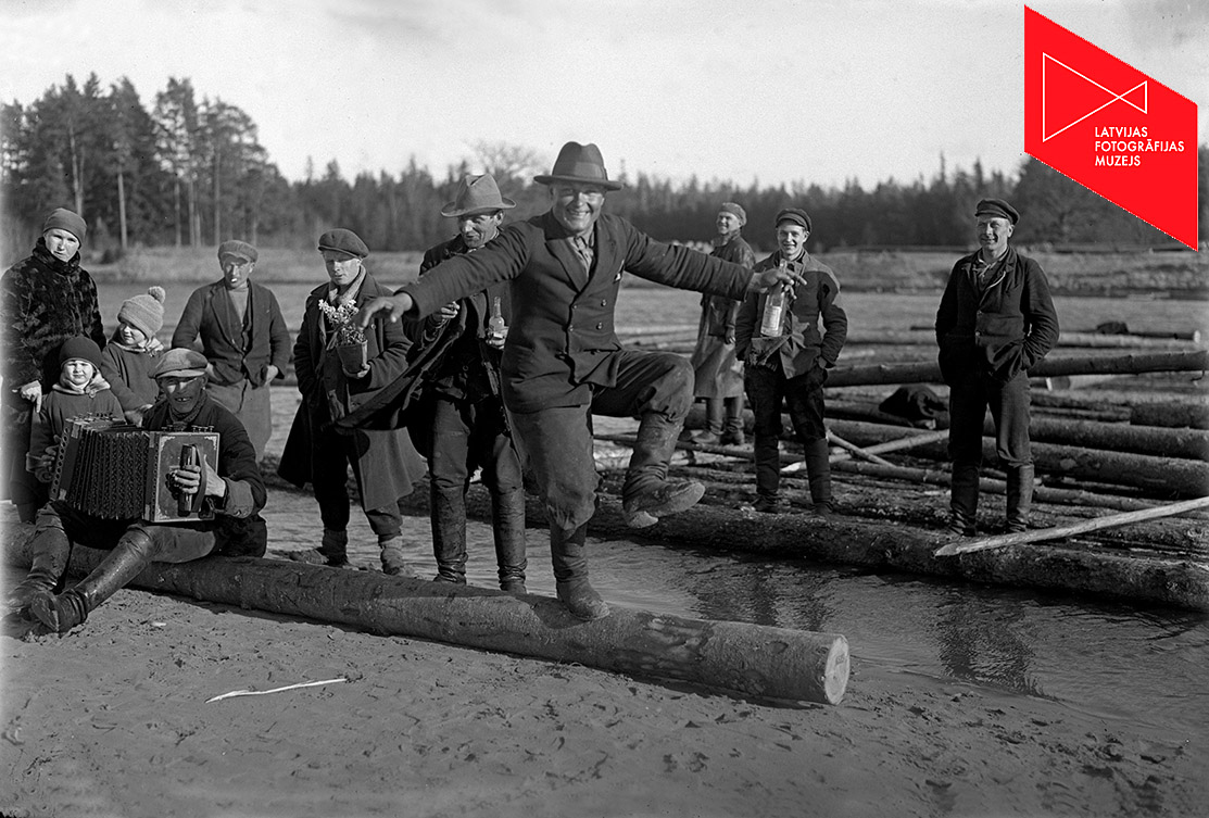 Līdz 1. novembrim Latvijas Fotogrāfijas muzejā ir skatāma izstāde “Vēstures iluzionisti”