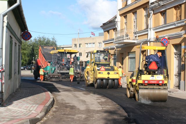 Beidzot Talsu iela noasfaltēta