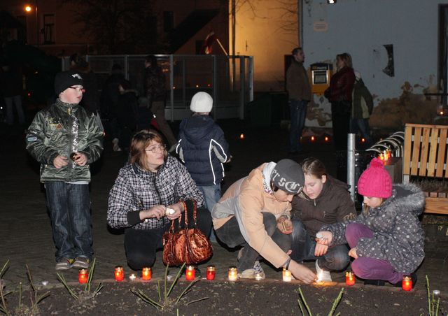 FOTO: Tukuma novada ļaudis svin Latvijas 91. dzimšanas dienu