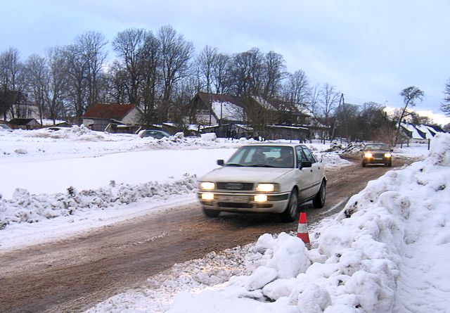 Pūres nakts autoveiklības sacensības iet plašumā