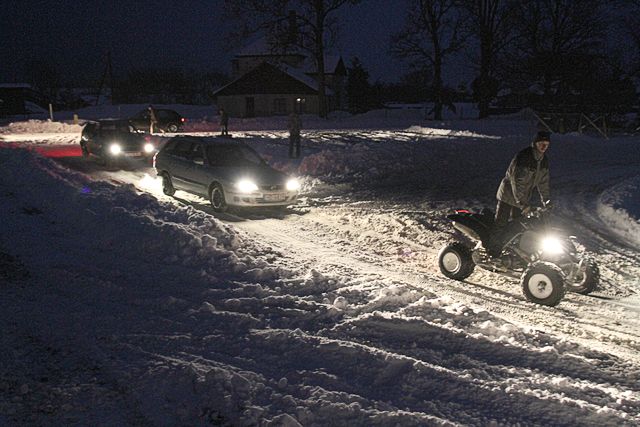 Nakts autoveiklība uztur adrenalīna devu