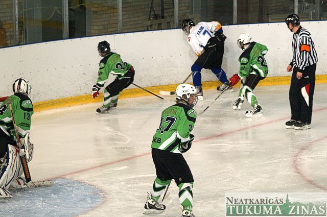 Tukuma «U-16» hokejisti uzvar sīvākos konkurentus