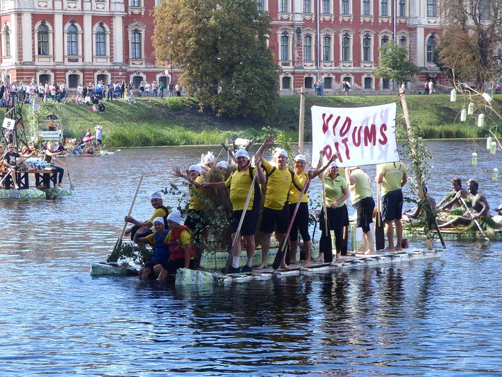 1500 piena pakas atnes lielāko naudas prēmiju «Viduma» dejotājiem