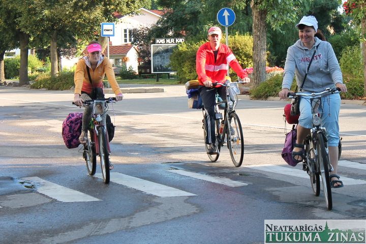 Tukumnieki uz Aglonu dodas ar velosipēdiem