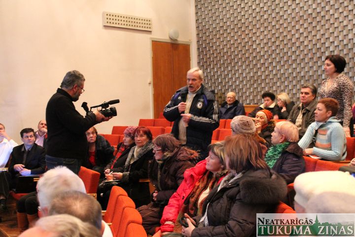 Cilvēki iebilst par jauno atkritumu maksas sadali Tukuma daudzdzīvokļu mājās