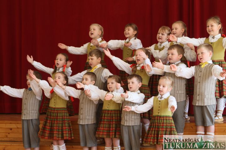 Vokālo ansambļu skatē Tukumā – augstākās pakāpes «Cantabilei» un «Vocalicai» /FOTO/