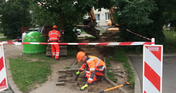 Beidzot sakārto celiņu mājas Meža iela 2 galā