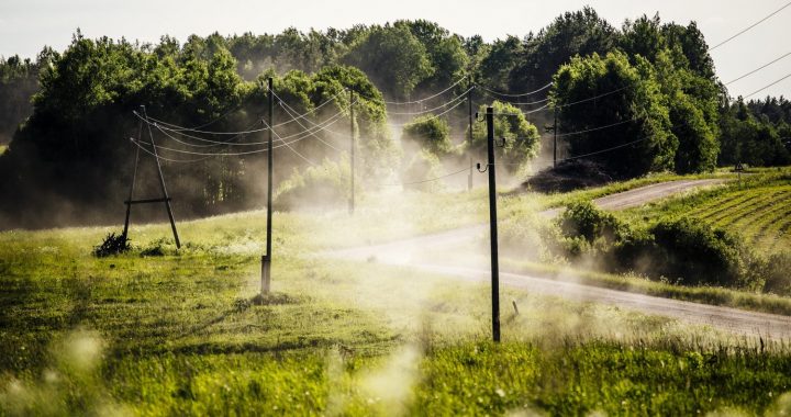 Atjauno un izbūvē elektrolīnijas, tostarp Lapmežciemā