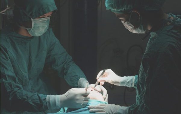 Kas jāzina pirms plastiskās ķirurģijas procedūru veikšanas