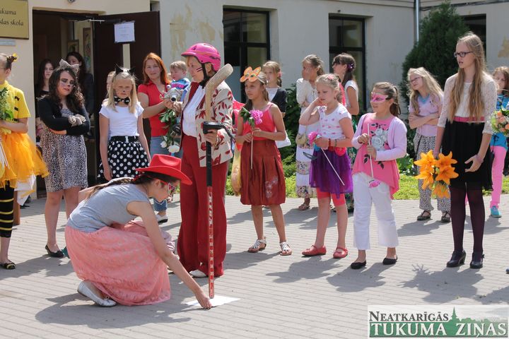 Mākslas skolā atkal viens gads koši un krāsaini noslēdzies