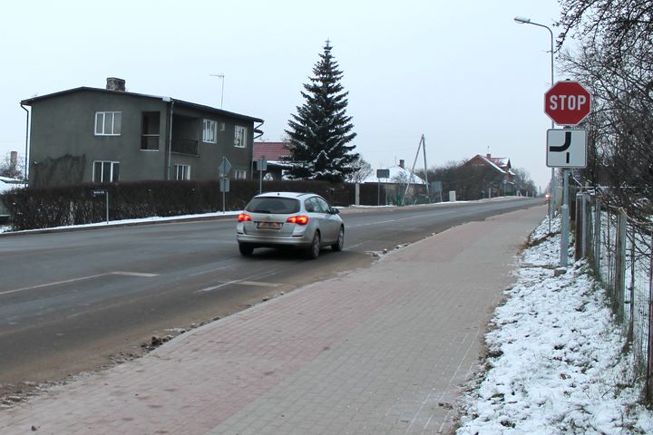 «STOP» zīmei gan dienā, gan naktī jāizskatās vienādi…